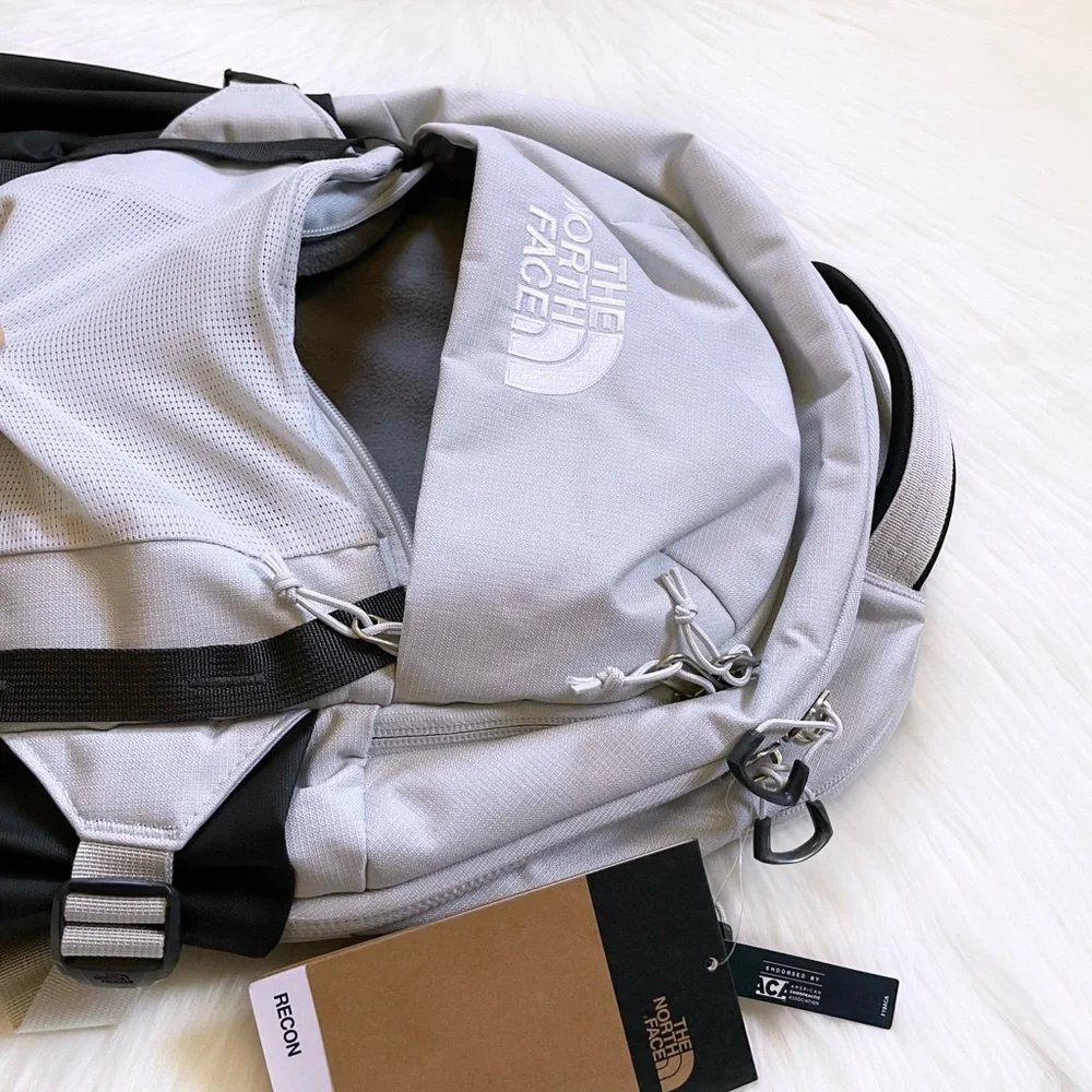 The North Face Recon 30 Liter Backpack